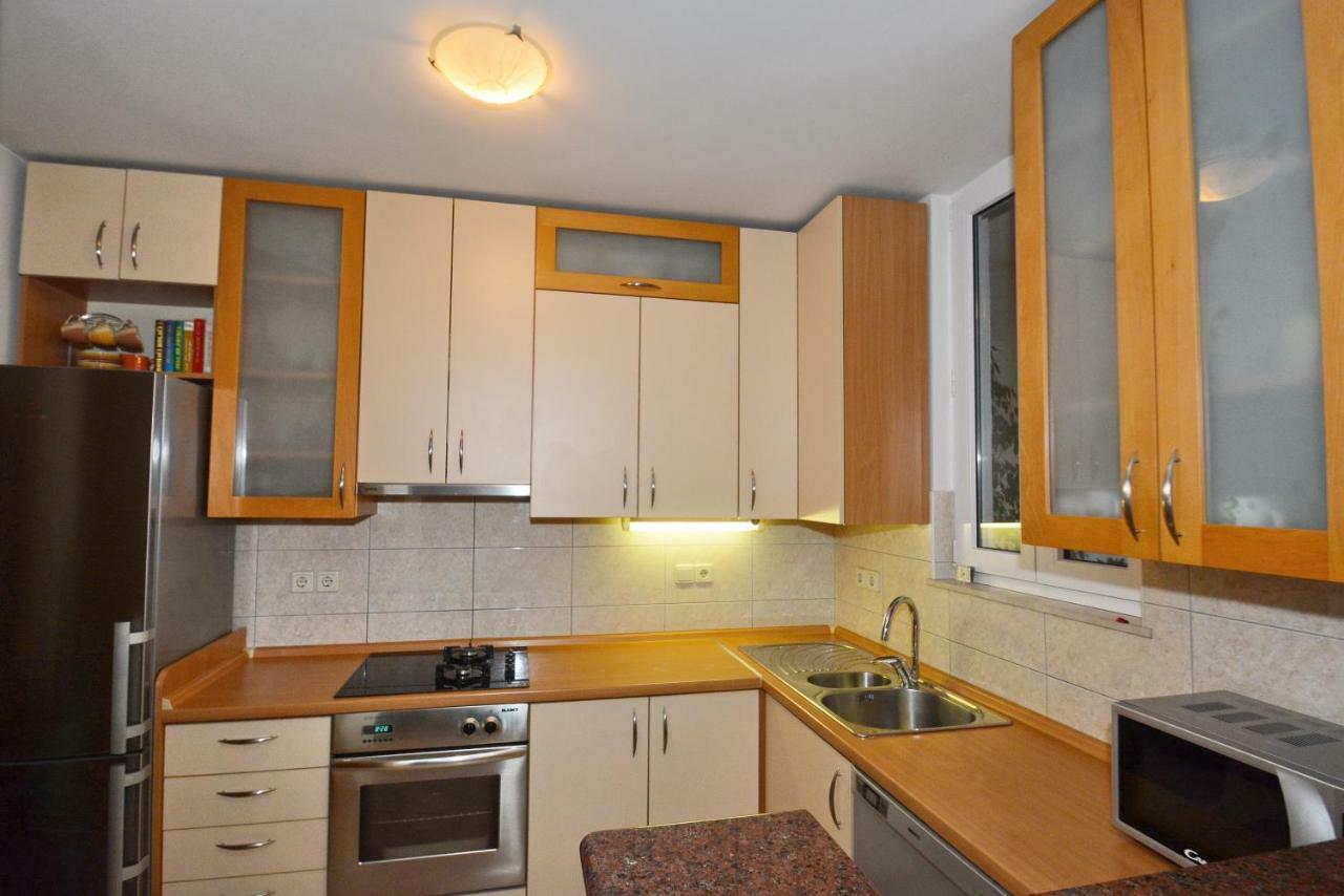 Apartman Vanja Omis Exterior photo