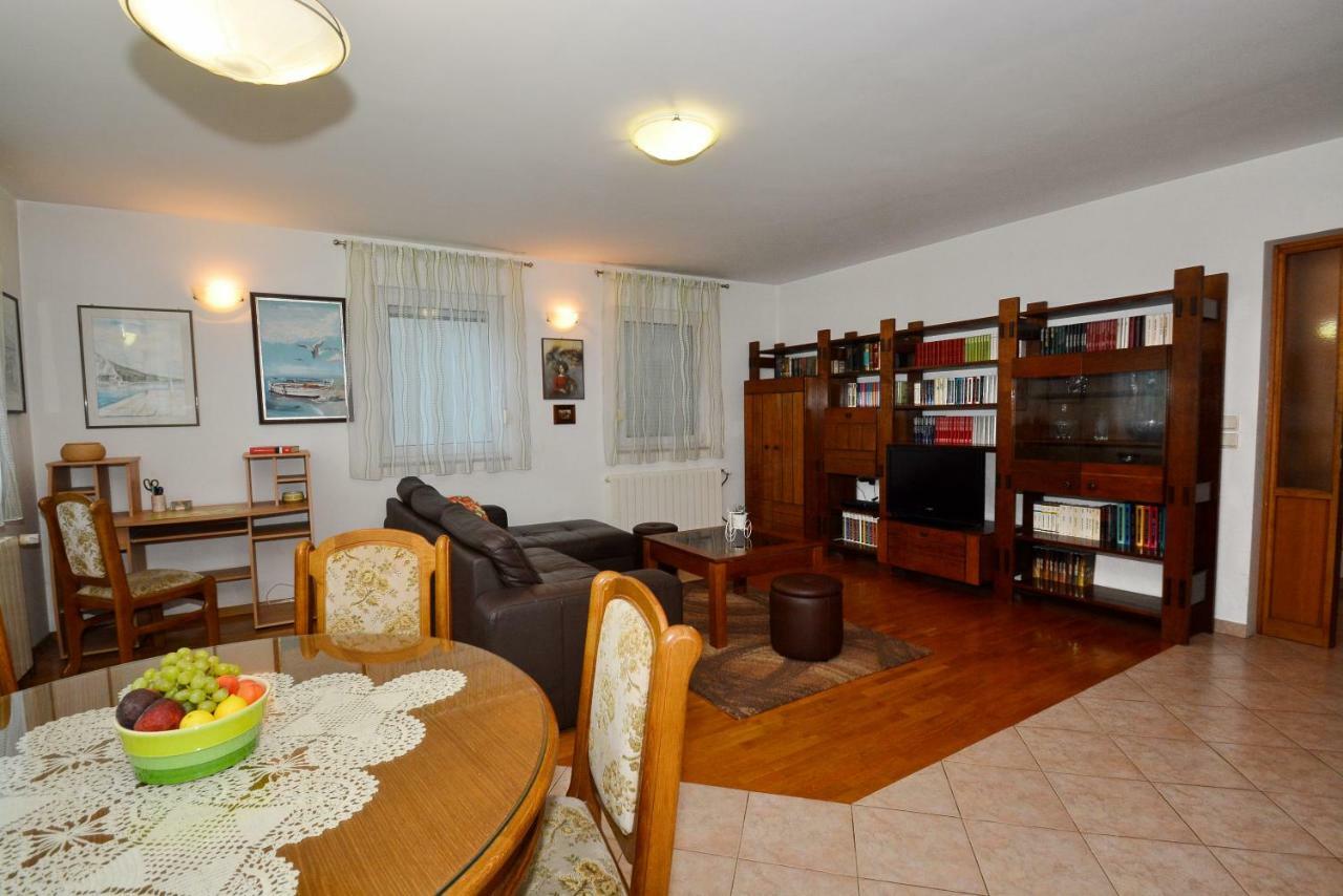 Apartman Vanja Omis Exterior photo