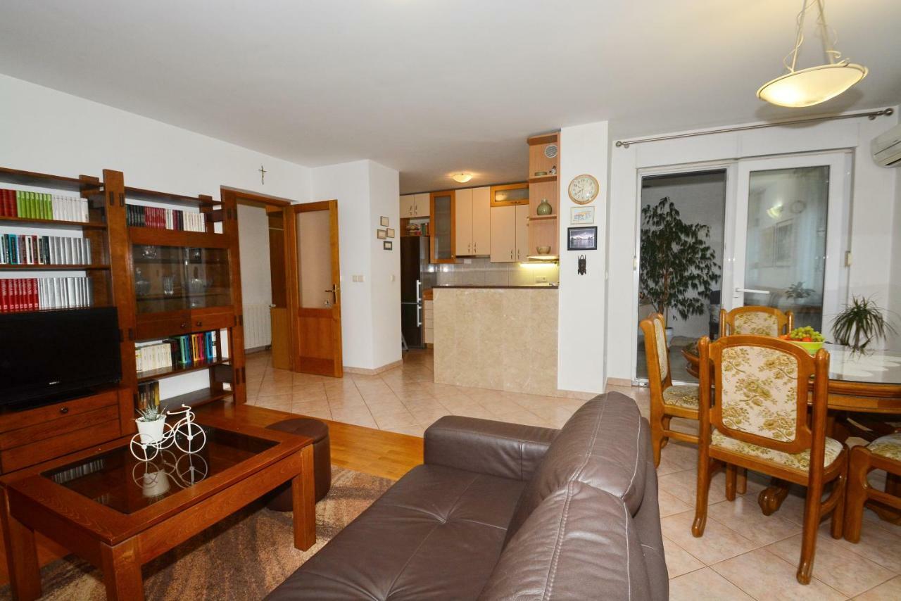 Apartman Vanja Omis Exterior photo